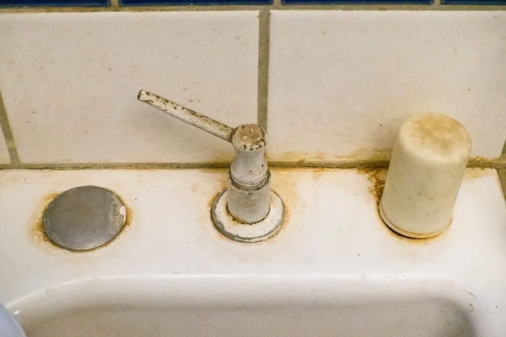 Kalkablagerungen in der Küche effektiv entfernen